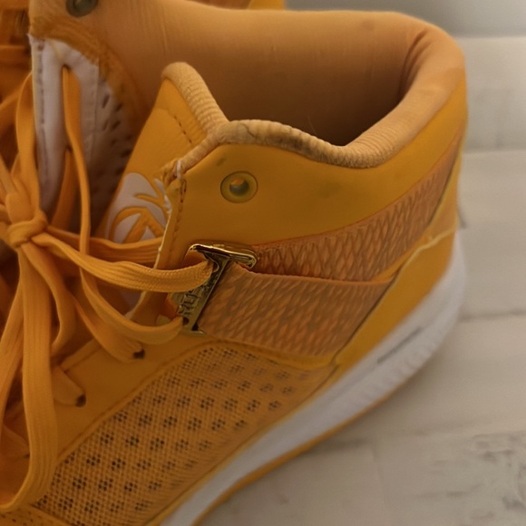 Men’s Adidas D Rose 773 IV Basketball Shoes - Picture 2 of 8